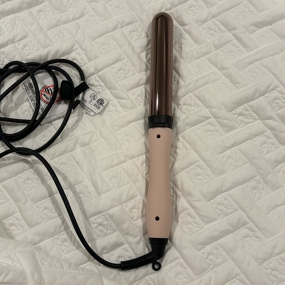 L’ange 1.25” Curling Wand - Like New! - Picture 4 of 4